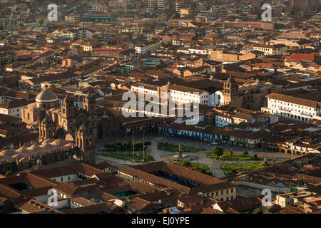 Vue sur Cusco à l'aube de Saqsaywamán, Cusco, Pérou Banque D'Images