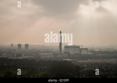 Londres, Royaume-Uni. 18 mars, 2015. La Grande-Bretagne est sur une alerte sanitaire comme un nuage de smog potentiellement toxiques à partir du continent menace d'étouffer le pays dans les 24 heures. 18 Mar, 2015. Les niveaux d'experts à Londres ce matin étaient trois fois la limite de l'UE. © Grant Vélaires/ZUMA/ZUMAPRESS.com/Alamy fil Live News Banque D'Images