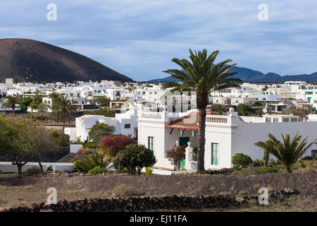 Uga, Espagne, Europe, îles canaries, Lanzarote, place, maisons, maisons, palms Banque D'Images