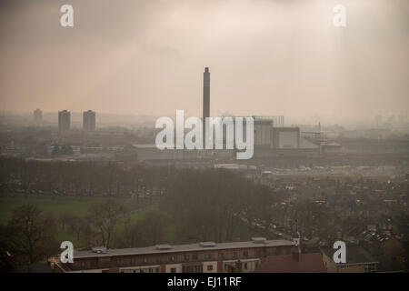 Londres, Royaume-Uni. 18 mars, 2015. La Grande-Bretagne est sur une alerte sanitaire comme un nuage de smog potentiellement toxiques à partir du continent menace d'étouffer le pays dans les 24 heures. 18 Mar, 2015. Les niveaux d'experts à Londres ce matin étaient trois fois la limite de l'UE. © Grant Vélaires/ZUMA/ZUMAPRESS.com/Alamy fil Live News Banque D'Images