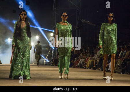 Mumbai, Maharashtra, Inde. Mar 17, 2015. 17 mars 2015, Mumbai - India.The El m Fasi Mukherji Fashion Show à l'Inde Lakme Fashion Week 2015. © Subhash Sharma/ZUMA/ZUMAPRESS.com/Alamy fil Live News Banque D'Images