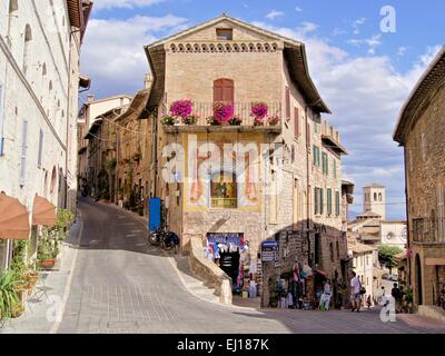 Les rues médiévales de la ville d'assise italien de la Banque D'Images