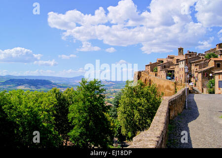 Voir d'Orvieto, une colline de la ville médiévale en Ombrie, Italie Banque D'Images