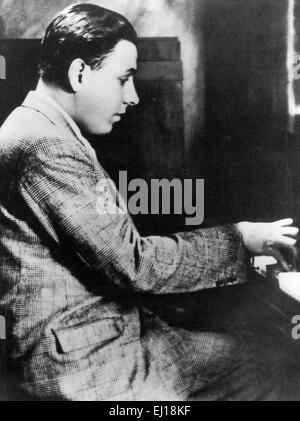 FRANCIS POULENC (1899-1963) compositeur et pianiste français vers 1923 Banque D'Images