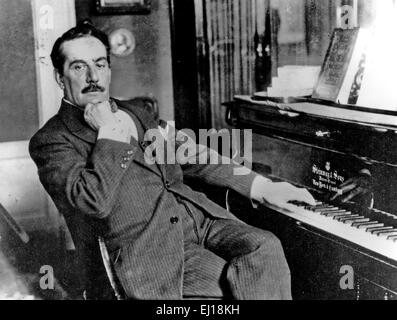 GIACOMO Puccini (1858-1924), compositeur d'opéra italien vers 1914 Banque D'Images