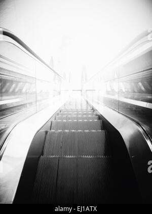 Escalier roulant dans le bâtiment est de la National Gallery of Art de Washington, DC. Banque D'Images