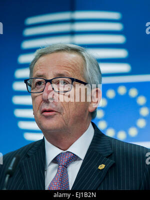 Bruxelles, Belgique. Mar 19, 2015. Le Président de la Commission européenne, Jean-Claude Juncker s'exprime lors d'une conférence de presse après la première journée de sommet européen de printemps à Bruxelles, Belgique, le 19 mars 2015. L'Union européenne (UE), la politique de sanctions contre la Russie sur l'Ukraine crise serait liée à la mise en œuvre de l'accord de Minsk jusqu'à la fin de 2015, les dirigeants européens ont convenu jeudi. Credit : Zhou Lei/Xinhua/Alamy Live News Banque D'Images