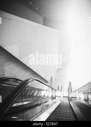 Escalier roulant dans le bâtiment est de la National Gallery of Art de Washington, DC. Banque D'Images