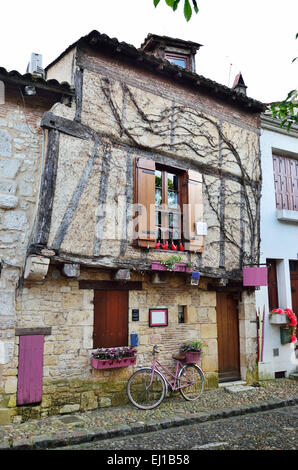 Célèbre maison médiévale dans la ville française Bergerac Banque D'Images