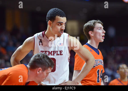 Philadelphia, PA, US. 18 Mar, 2015. ENECHIONYIA Temple Owls OBI avant (0) attend un coup franc lors du premier tour de jeu de basket-ball de NIT entre les Bucknell Bison et Temple Owls joué au Liacouras Center de Philadelphie. Temple beat Bucknell 73-67. © Ken Inness/ZUMA/Alamy Fil Live News Banque D'Images