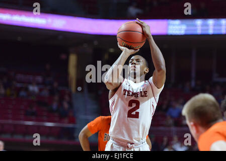 Philadelphia, PA, US. 18 Mar, 2015. Temple Owls garde VA CUMMINGS (2) tire un coup franc au cours de la première série de basket de la Nit entre les Bucknell Bison et Temple Owls joué au Liacouras Center de Philadelphie. Temple beat Bucknell 73-67. © Ken Inness/ZUMA/Alamy Fil Live News Banque D'Images