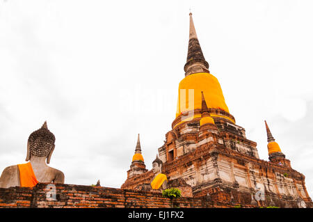 Ayutthaya, Thailand-June 27, 2013 : hors du côté de Wat Yai Chai Mong Kol Banque D'Images