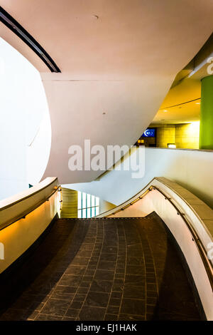 Escalier dans le National Museum of the American Indian, Washington, DC. Banque D'Images