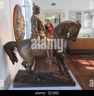 Un cheval statue est sur l'affichage à l'Bismarck-Museum dans Schoenhausen, Allemagne 19 mars 2015. Le comté de Stendal célèbre le 200e anniversaire d'Otto von Bismarck (1815-1898). von Bismarck est né le 1er avril 1815 sur la succession de Schoenhausen et a commencé à partir de son domicile, de sa carrière politique en 1847. Le Bismarck-Museum a été officiellement ouvert en 1998 et a depuis vu autour de 12 000 visiteurs chaque année. Le musée dispose d'environ 160 pièces de l'héritage de Bismarck. Photo : Jens Wolf/dpa Banque D'Images