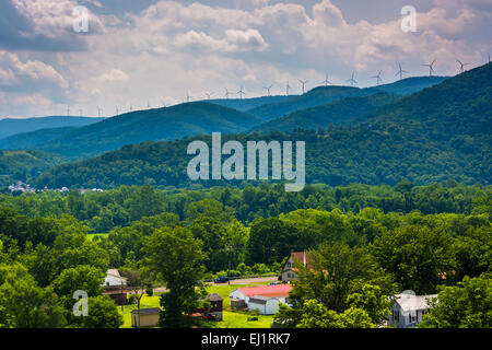 Vue sur les moulins à vent dans les montagnes près de Keyser, West Virginia. Banque D'Images