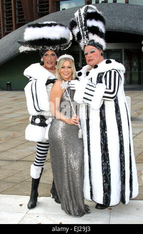 Cinderella' tenue à Aylesbury Waterside Theatre - Photocall avec : Suzanne Shaw Où : Aylesbury, Royaume-Uni Quand : 15 mai 2014 Banque D'Images