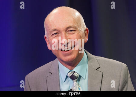 Birmingham, West Midlands, Royaume-Uni. 20 mars 2015. L'écrivain comédie Colin Edmonds à un enregistrement de 'l'David Hamilton Show' pour grand centre d''une télévision. Hébergé par le présentateur et animateur 'Diddy' David Hamilton Le spectacle présente des personnages célèbres de l'ensemble du spectre de la musique et de la télévision. Crédit : John Henshall / Alamy Live News PAR0513 Banque D'Images