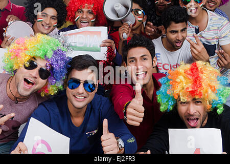 Cricket indien spectateurs foule de groupe Banque D'Images