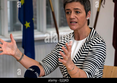 Copenhague, Danemark, March 20th, 2015 : Mme Margrethe Vestager, commissaire européen à la concurrence, à sa conférence de presse à Copenhague sur la dernière proposition de la Commission de lutter contre la fraude fiscale Crédit : OJPHOTOS/Alamy Live News Banque D'Images