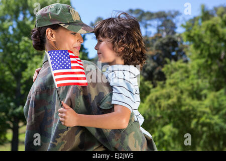 Soldat réunis avec son fils Banque D'Images