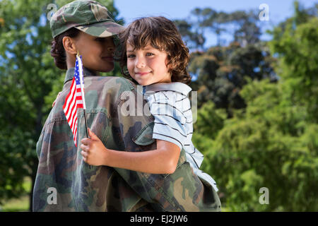 Soldat réunis avec son fils Banque D'Images