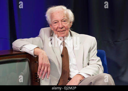 Birmingham, West Midlands, Royaume-Uni. 20 mars 2015. Ancien producteur de télévision Granada Johnnie Hamp à un enregistrement de 'l'David Hamilton Show' pour grand centre d''une télévision. Hébergé par le présentateur et animateur 'Diddy' David Hamilton Le spectacle présente des personnages célèbres de l'ensemble du spectre de la musique et de la télévision. Crédit : John Henshall / Alamy Live News PAR0523 Banque D'Images