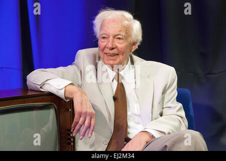 Birmingham, West Midlands, Royaume-Uni. 20 mars 2015. Ancien producteur de télévision Granada Johnnie Hamp à un enregistrement de 'l'David Hamilton Show' pour grand centre d''une télévision. Hébergé par le présentateur et animateur 'Diddy' David Hamilton Le spectacle présente des personnages célèbres de l'ensemble du spectre de la musique et de la télévision. Crédit : John Henshall / Alamy Live News PAR0524 Banque D'Images