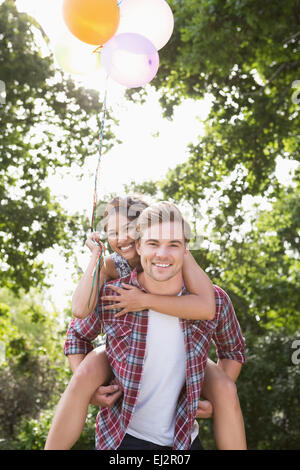 Cute couple having fun with balloons Banque D'Images