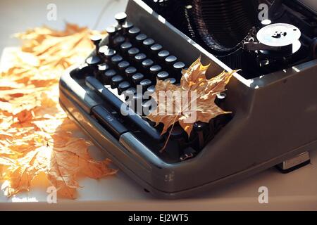 Machine à écrire ancienne notion automne Banque D'Images