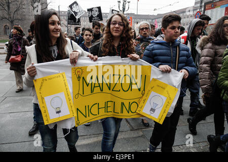 Torino, Italie. Mar 20, 2015. Au cours de la 'Marche contre les mafias" à Turin. © Elena Aquila/Pacific Press/Alamy Live News Banque D'Images