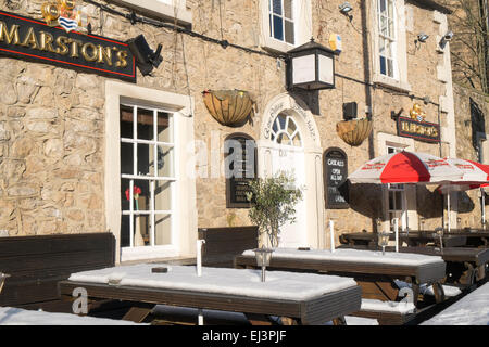 Pub anglais traditionnel vendant de la bière de marstons à Matlock Bath, Derbyshire, Angleterre, Royaume-Uni Banque D'Images