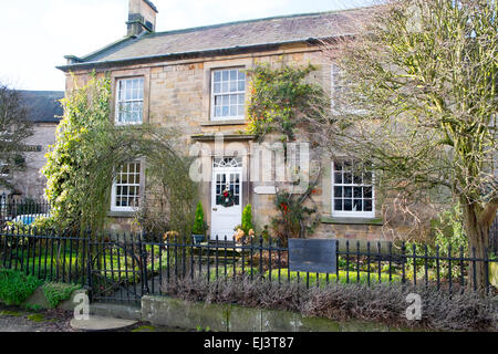 Charmant cottage anglais dans le village de Hartington, Derbyshire, Angleterre Banque D'Images