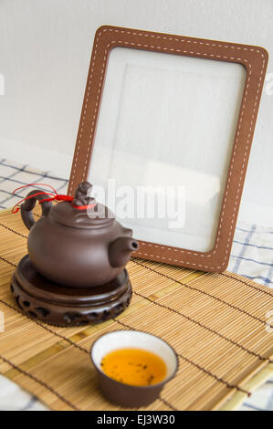 Thé théière tasse d'argile de poterie de style Chinois Oolong cha Banque D'Images