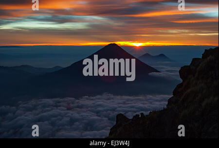 Vue sur le volcan de Agua Volcan Acatenango, Guatemala Banque D'Images