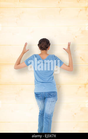 Image composite de l'ennuyé brunette gesturing Banque D'Images