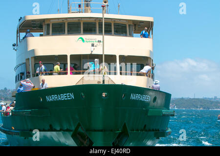 Ferry de Sydney MV Narrabeen un ferry de classe eau douce qui voyage sur le port, Sydney australie Banque D'Images