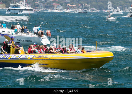 Bénéficiant d'un jetboat rapide tour sur le port de Sydney, Australie Banque D'Images