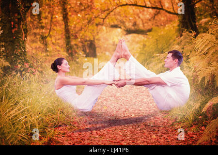 Image composite de la couple sitting in position bateau ensemble Banque D'Images
