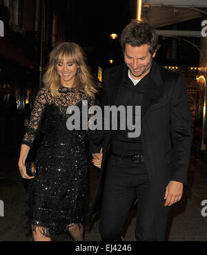 Suki Waterhouse et Bradley Cooper profitez d'une chambre double date à J. Sheekey restaurant, avec Sienna Miller et Tom Sturridge fiancé comprend : Suki Waterhouse,Bradley Cooper Où : London, Royaume-Uni Quand : 15 mai 2014 Banque D'Images