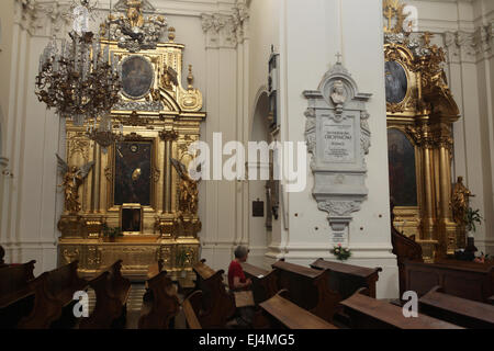 Pilier contenant le coeur du compositeur polonais Frédéric Chopin à l'église de la Sainte-Croix à Varsovie, Pologne. Banque D'Images