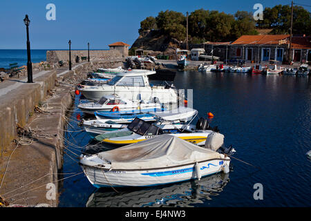 Port de Molyvos Molyvos à Lesbos, en Grèce. Banque D'Images