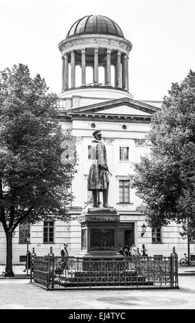 De l'extérieur du Musée Berggruen, une collection d'art privée, sur SchlossStrasse dans Berlin Allemagne. Noir et blanc. Banque D'Images