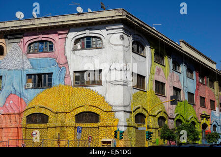Rome. L'Italie. Street Art Par Blu sur la Via del Porto fluviale, Ostiense. Banque D'Images