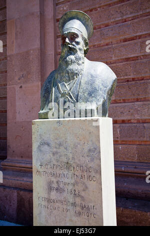 Statue à l'extérieur de l'Église d'Agios Therapon à Mytilène à Lesbos, Grèce. Banque D'Images