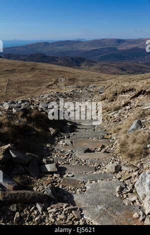 Vue sur le chemin jusqu'à la voie de poney dans le sud de l'Idris Cadair sur Snowdonia, le nord du Pays de Galles Banque D'Images