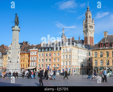 Chambre de Commerce et de colonne et statue Deesse (1845) à la place du Général de Gaulle à Lille, France. Banque D'Images