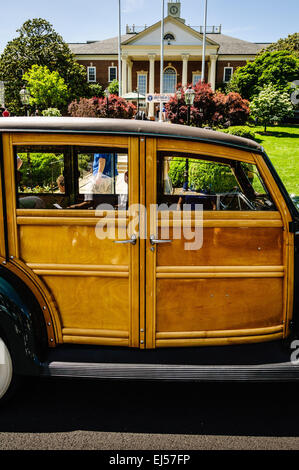 1939 Ford Super de Luxe Station Wagon Woody, Antique car show, la rue Armstrong, Vieille Ville Fairfax, Virginie Banque D'Images