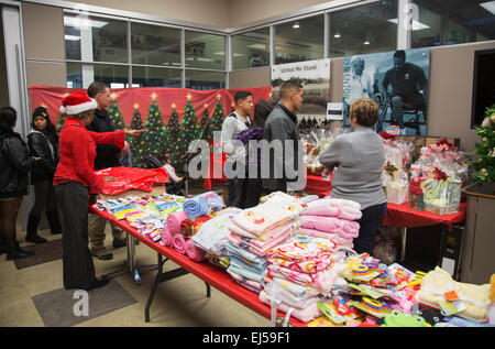 Des jouets pour enfants au dîner de Noël pour les soldats américains blessés au Centre, Camp Pendleton, au nord de San Diego, Californie, USA Banque D'Images