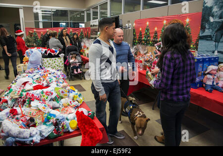 Des jouets pour enfants au dîner de Noël pour les soldats américains blessés au Centre, Camp Pendleton, au nord de San Diego, Californie, USA Banque D'Images