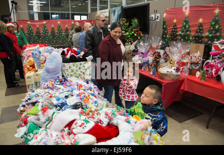 Des jouets pour enfants au dîner de Noël pour les soldats américains blessés au Centre, Camp Pendleton, au nord de San Diego, Californie, USA Banque D'Images